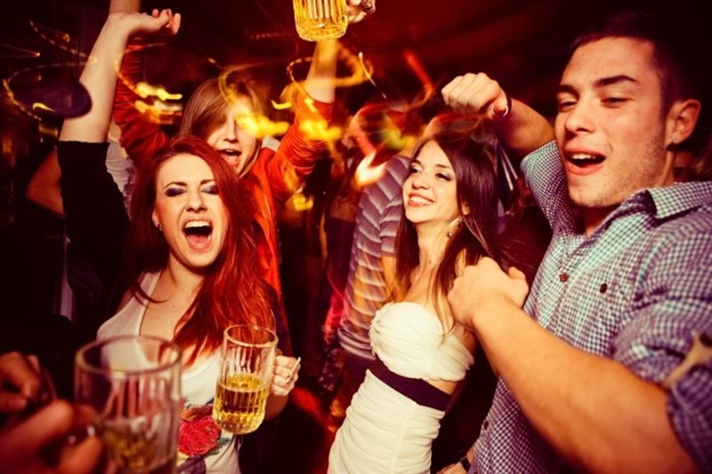 Resultado de imagen para fiestas adolescentes alcohol