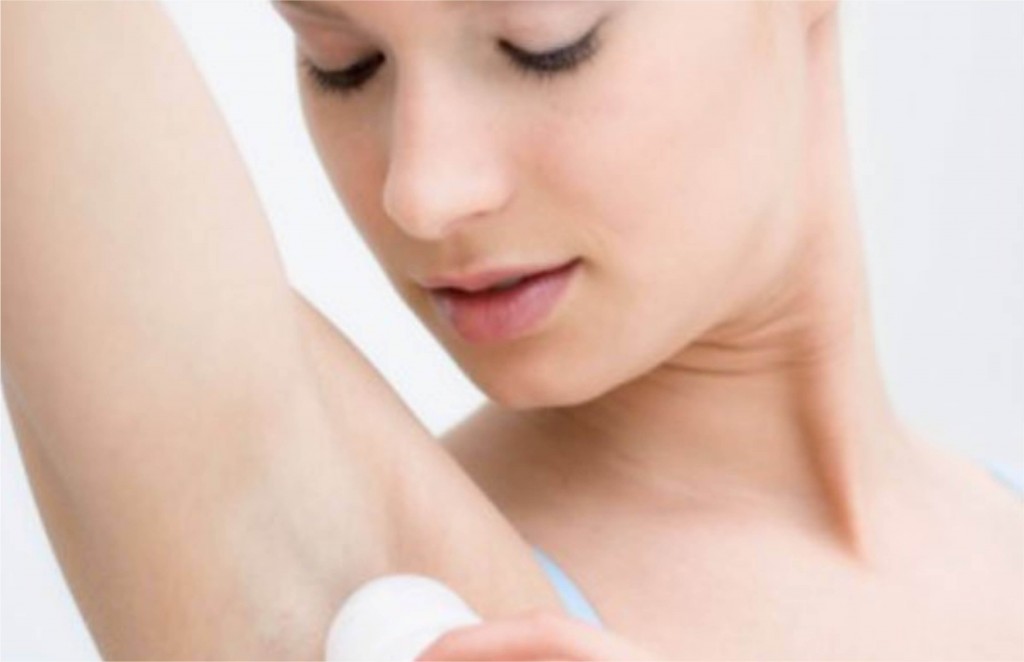 ¡Despídete de las axilas oscuras: Aclara tu piel con agua oxigenada y decolorante! Aclarar axilas con agua oxigenada y decolorante