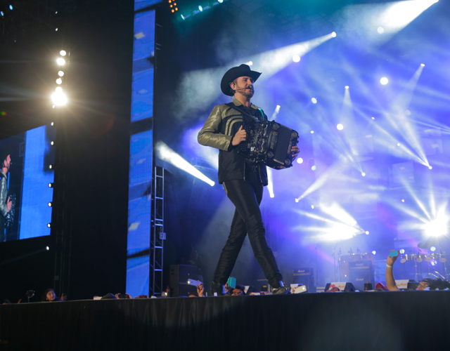 gerardo ortiz y calibre 50 concert