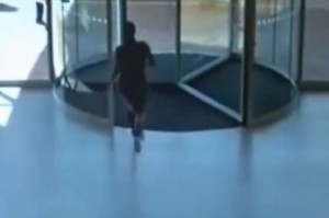 Suspected-Female-Shoplifter-Slams-into-Glass-Door-Trying-to-Escape