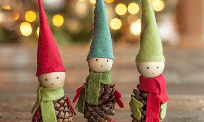 Como-hacer-elfos-navideños-con-piñas-de-pino-fieltro