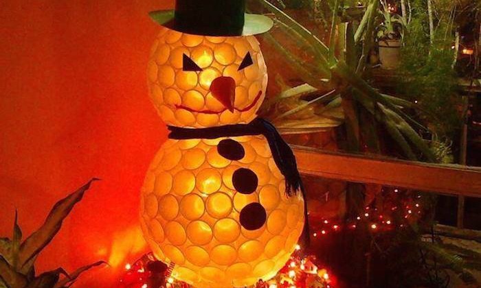 Muñeco-de-nieve-con-vasos-de-plástico