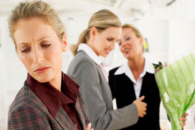 De-seguro-te-has-preguntado-alguna-vez...-¿Por-qué-las-mujeres-critican-más