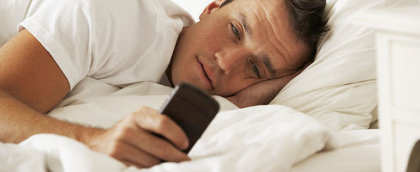 durmiendo-con-el-celular