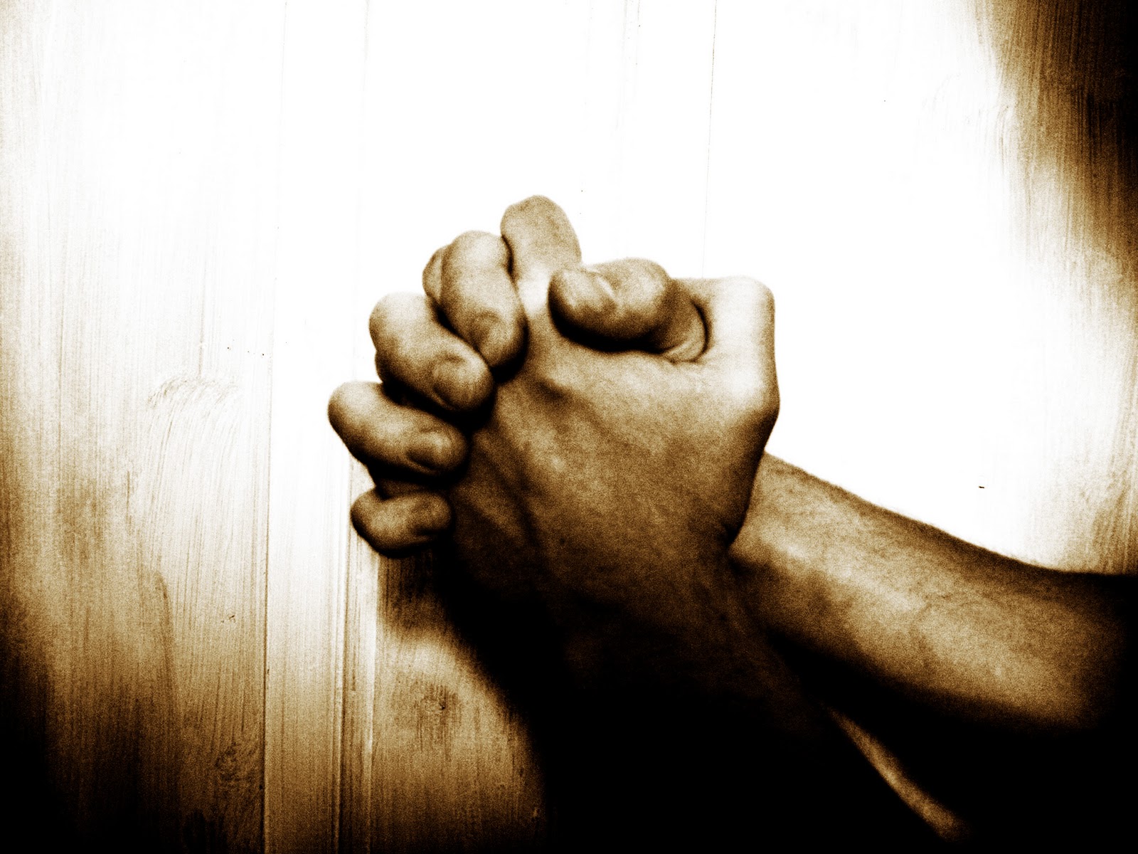 manos rezando