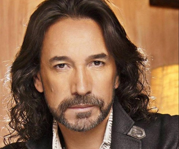 "El Buki" celebra 40 años de éxitos Kebuena