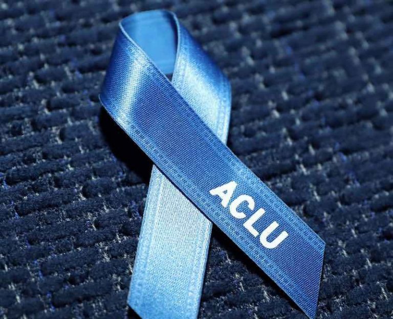 ¿Te diste cuenta que los famosos portaban un moño azul? - Kebuena