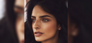 Aislinn Derbez