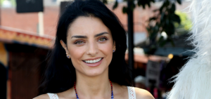 Aislinn Derbez