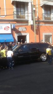 Así fue como el elenco del Señor de los Cielos sorprendió a la gente que se encontraba en las calles durante sus grabaciones.