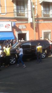 Así fue como el elenco del Señor de los Cielos sorprendió a la gente que se encontraba en las calles durante sus grabaciones.