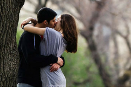 Entérate cuáles son los riesgos de dar un beso sin tener las medidas preventivas necesarias.