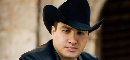 Así dio a conocer Julión Álvarez que ya es papá