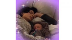 Aislinn Derbez muestra por primera vez el rostro de su hija