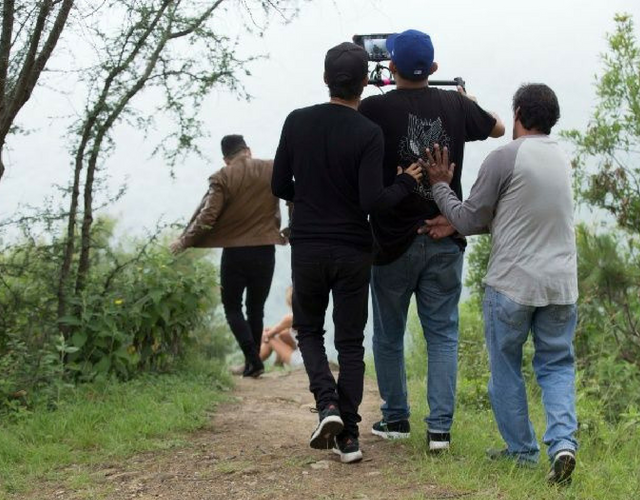 El Bebeto mostró en varias imágenes algunos de los adelantos de lo que será su próximo y más nuevo sencillo, algo que tiene muy contentos a sus seguidores. Por qué dejaste que te amara.