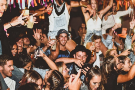 Crean bebida sin alcohol que emborracha, pero no te da cruda