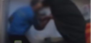 Hombre intentó abrir puerta de avión