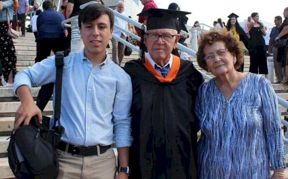 hombre se graduó a los 78