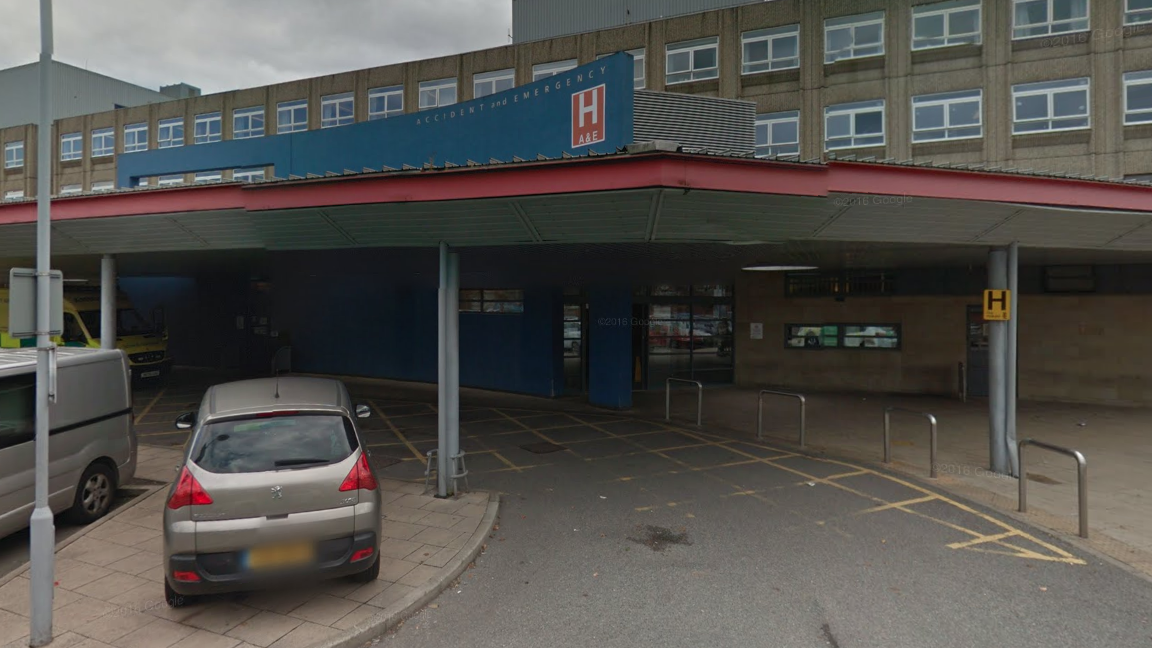 abuelito llevó un pastel