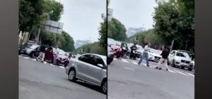 conductor-de-uber-se-enfrenta-a-motociclista-y-la-historia-se-hacer-viral