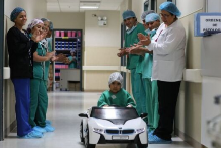 Bye camillas, niños van en carritos al quirófano para reducir su miedo