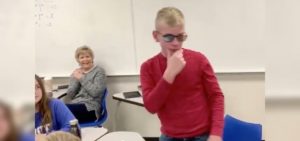 nino-problemas-vision-rompe-llanto-colocarse-lentes