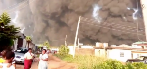 sacerdote-agua-bendita-gasolina