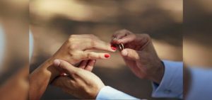 chica-pide-helado-novio-consiguen-boda-gratis