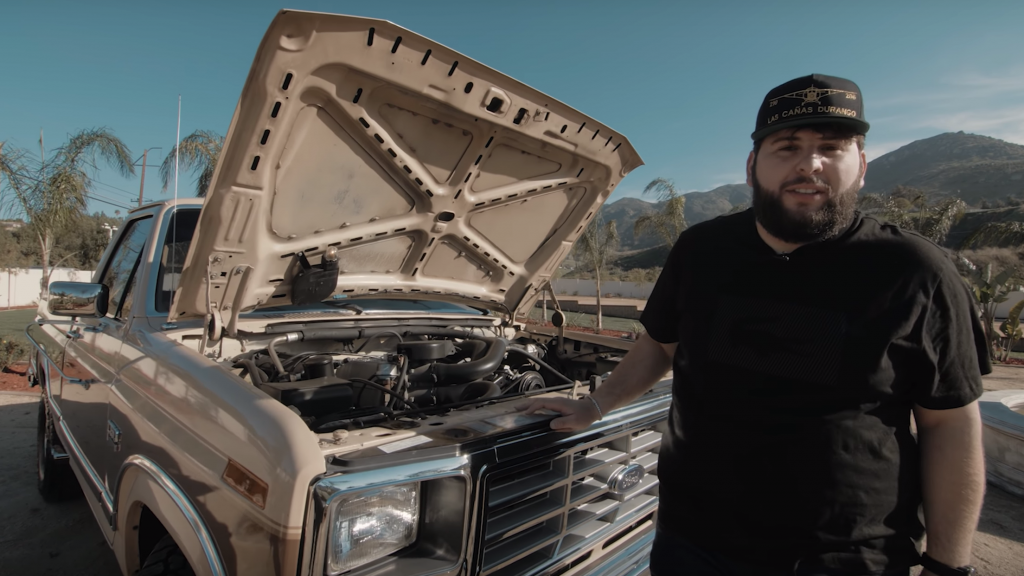 el fantasma y su camioneta 86