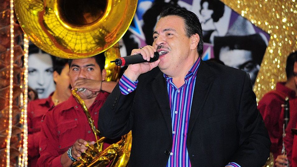 Julio Preciado vuelve a cantarle a su público