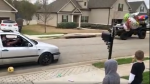 cancela-su-cumpleanos-por-el-covid-19-y-sus-amigos-lo-sorprenden