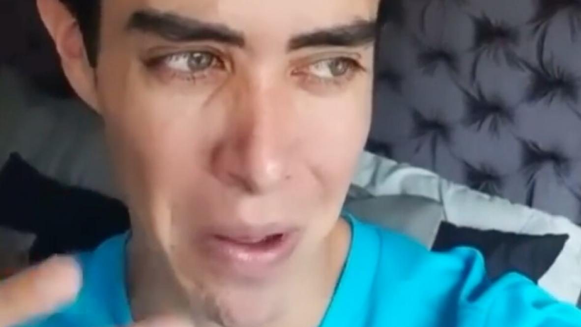 Mario joven-se-pone-sentimental-porque-cierran-la-tintoreria