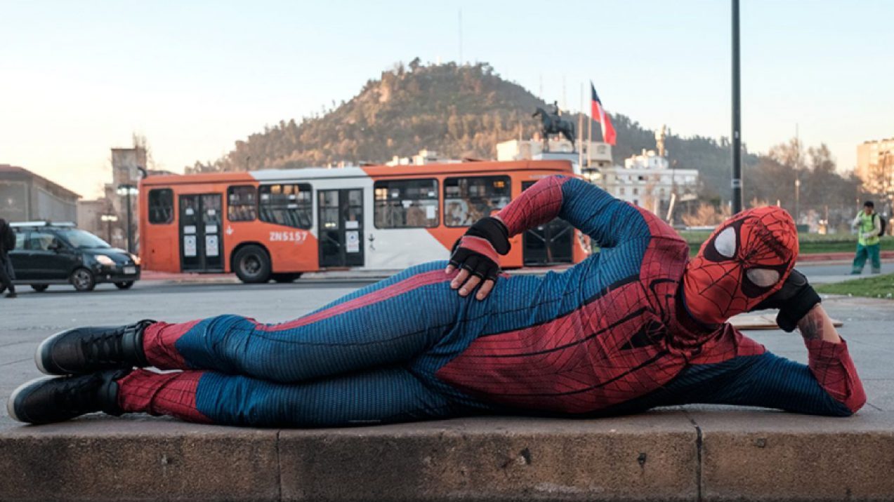 Sensual Spiderman reune a sus compañeros para combatir el COVID-19