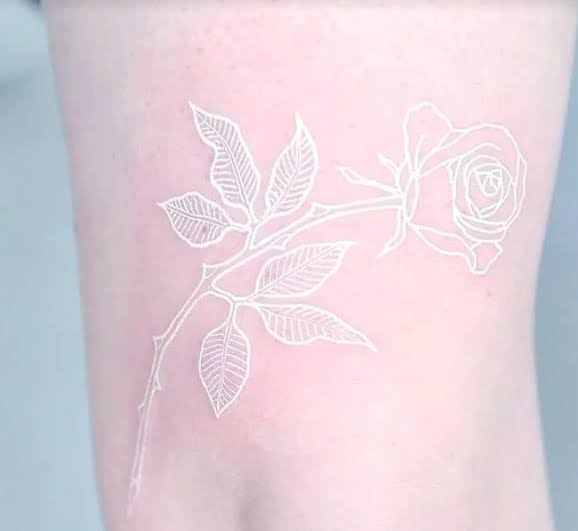Los-tatuajes-con-tinta-blanca-son-los-más-elegantes