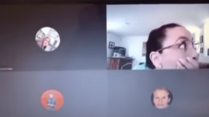 Maestra olvida finalizar videollamada con alumnos y se le sale decir algo