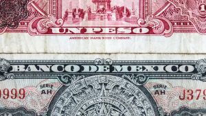 billetes y monedas viejas