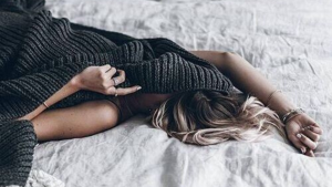 Si te encanta dormir, levantarte tarde es bueno para tu salud