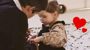 Ama a tu hija de la forma en que quieres que sea amada en el futuro