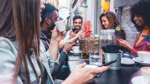 de-acuerdo-a-un-estudio-a-la-mitad-de-tus-amigos-les-caes-mal