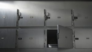 declaran-muerto-a-un-hombre-y-lo-encuentran-vivo-en-la-morgue