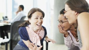 estos-son-los-motivos-por-los-cuales-la-gente-es-chismosa