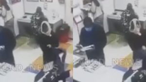 Esta-mujer-utiliza-su-calzón-como-cubrebocas-para-que-la-atiendan