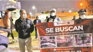 ofrecen-50-mil-por-capturar-a-supuestos-policias-ladrones-en-ecatepec