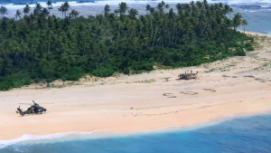 Se perdieron en la playa y escriben "SOS" en la arena y los encuentran