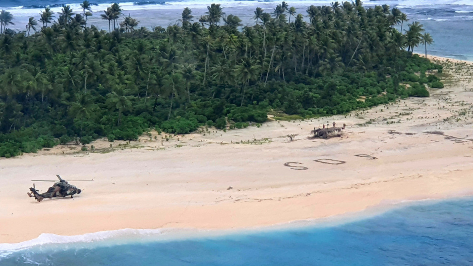 Se perdieron en la playa y escriben "SOS" en la arena y los encuentran