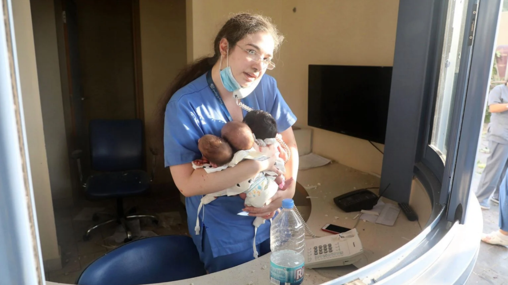 Enfermera salva a recién nacidos durante la explosión en Beirut