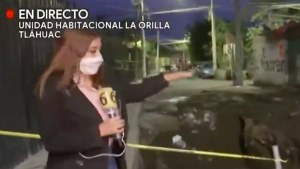 Camarógrafo se cae a socavón en plena transmisión en vivo