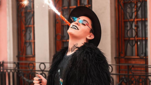 Kunno causa polémica por cobrar saludos a sus fans con más de mil pesos