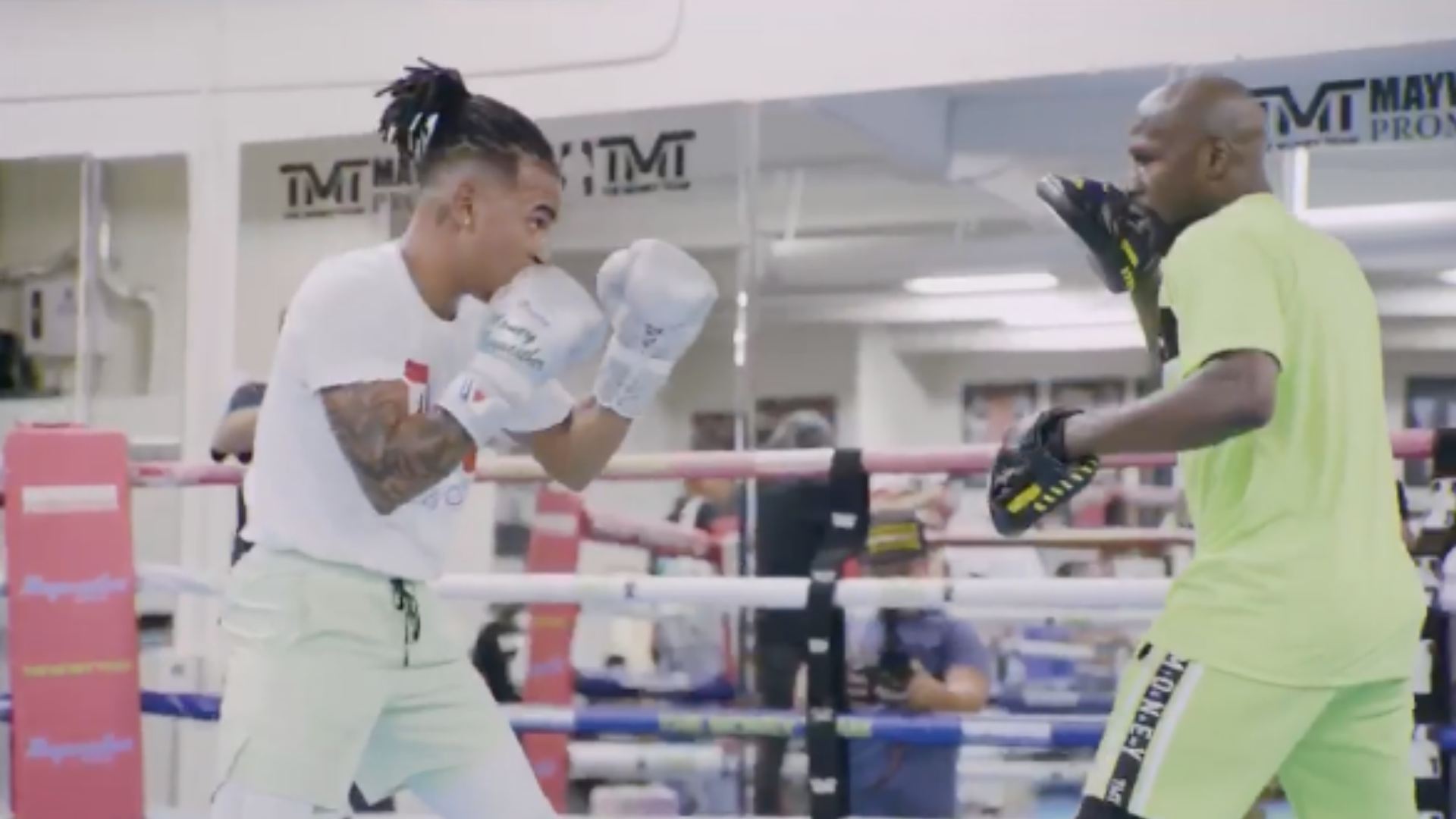 Floyd Mayweather sorprende entrenando al reguetonero Ozuna