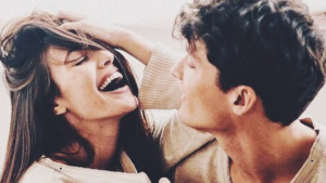 Con quién puedas hacer el ridículo y el amor ahí es